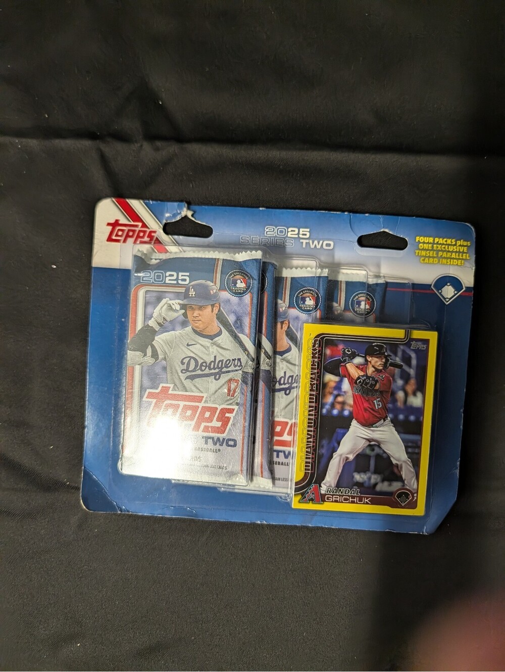 Topps 2025 Series Two Baseball Card Pack with Bonus Card - Los Angeles Dodgers &